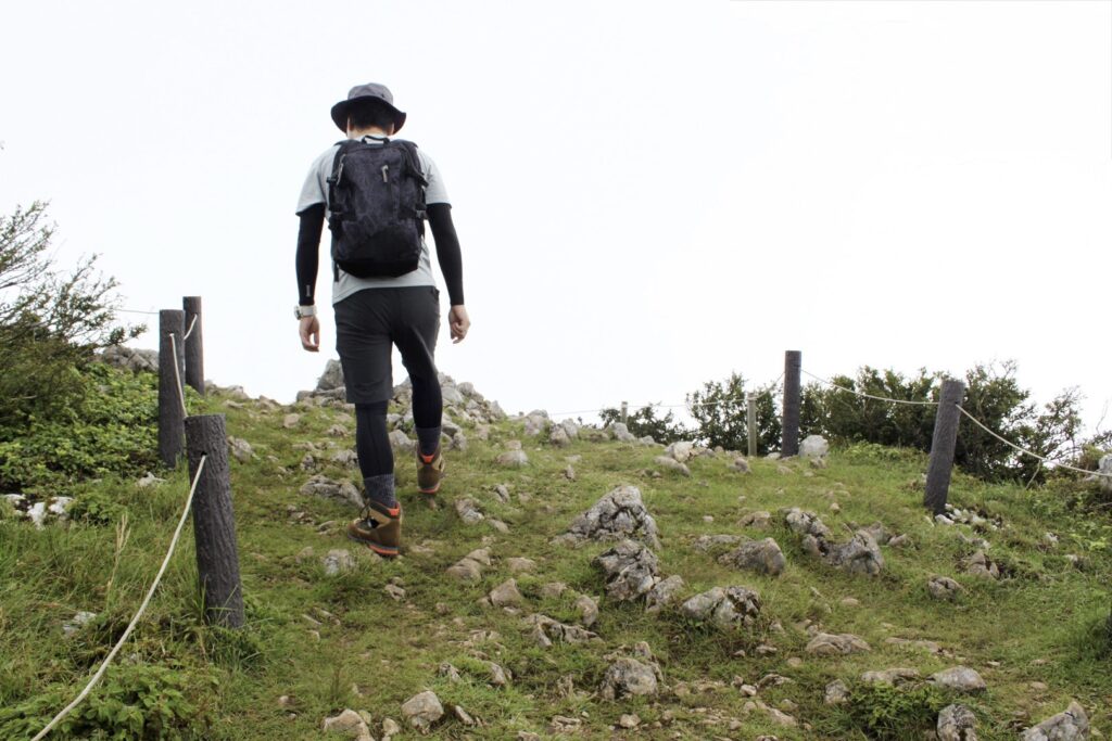 伊吹山の山頂付近の登山の様子