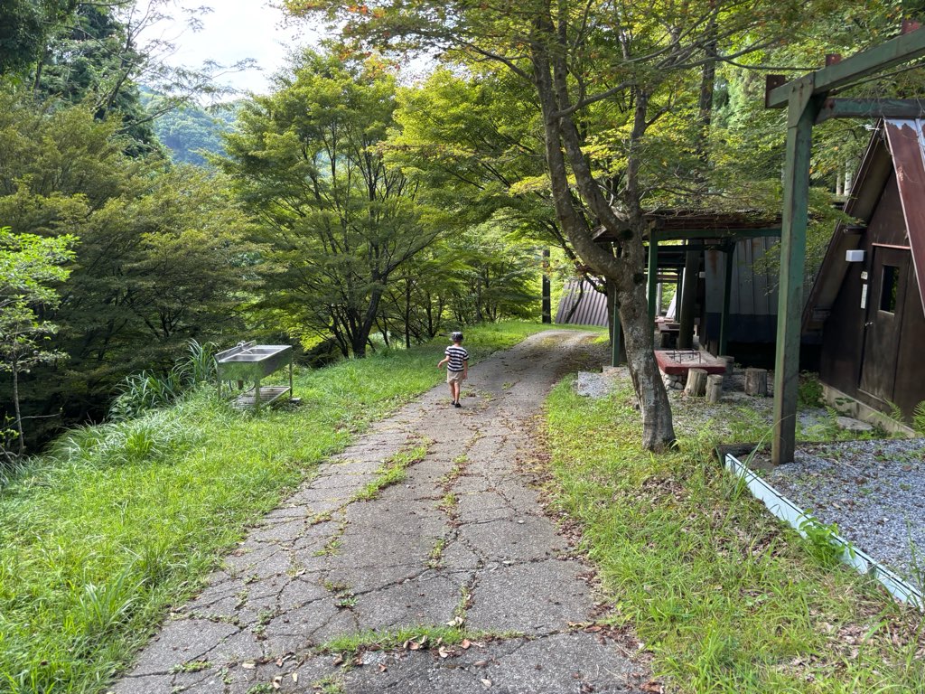 AFUREPPAのバンガロー前