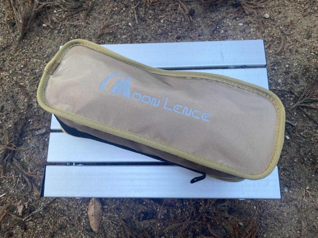 Moon Lence アウトドアチェの収納された状態