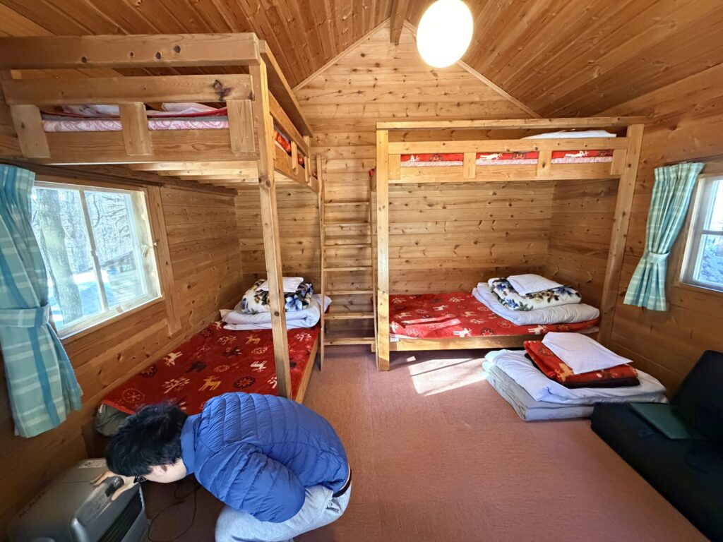 N.A.O.明野高原キャンプ場のバンガロー室内