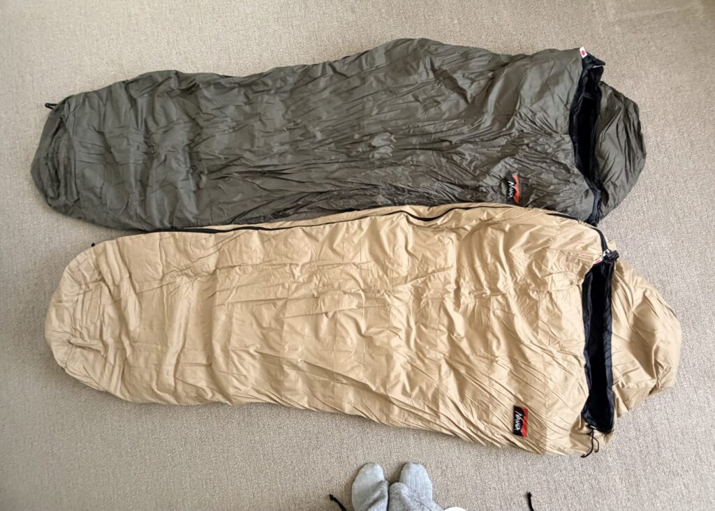 カーキ：レギュラー、ベージュ：ショート