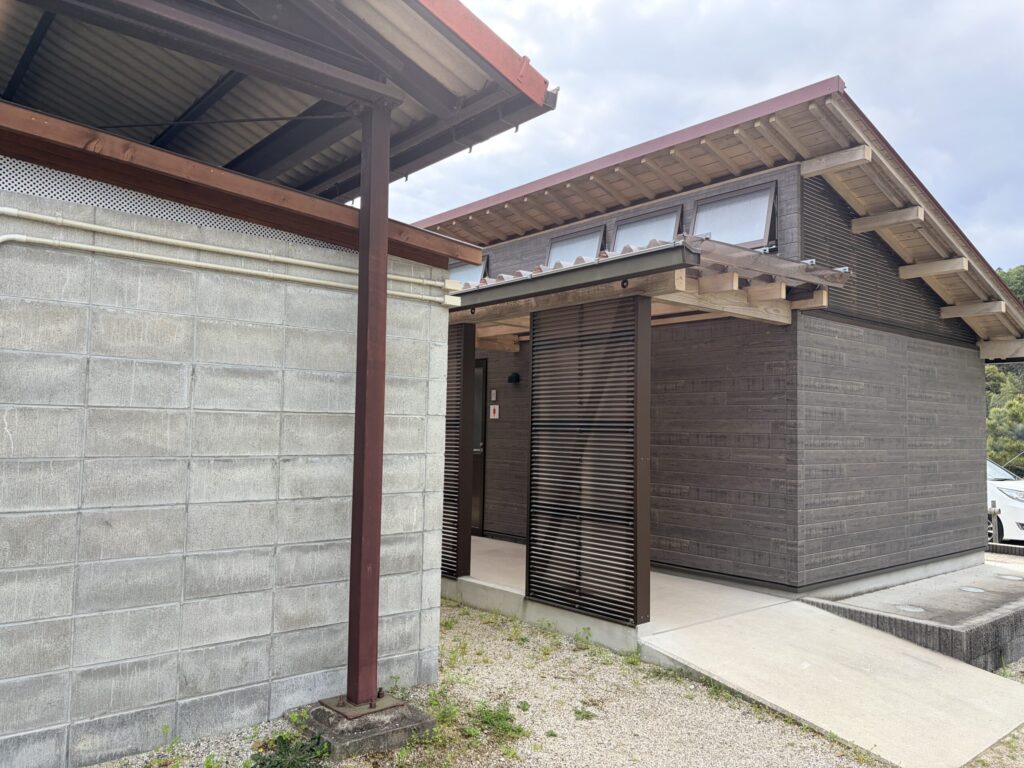 OKオートキャンプ場サニタリー棟
