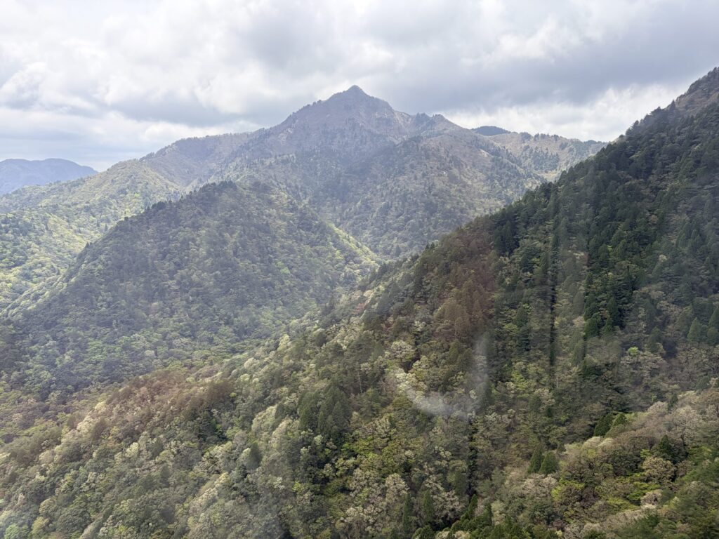 御在所ロープウェイから見る山