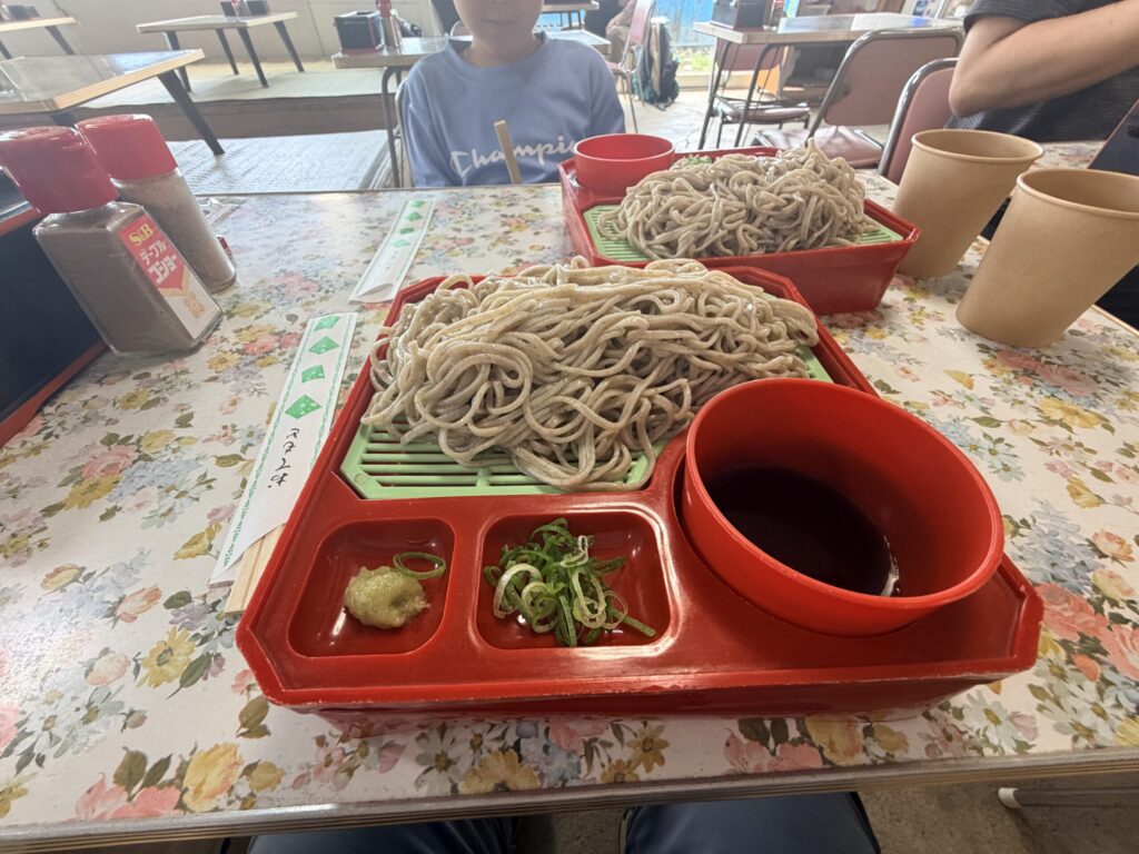 伊吹山山頂の山小屋で食べたざるそば