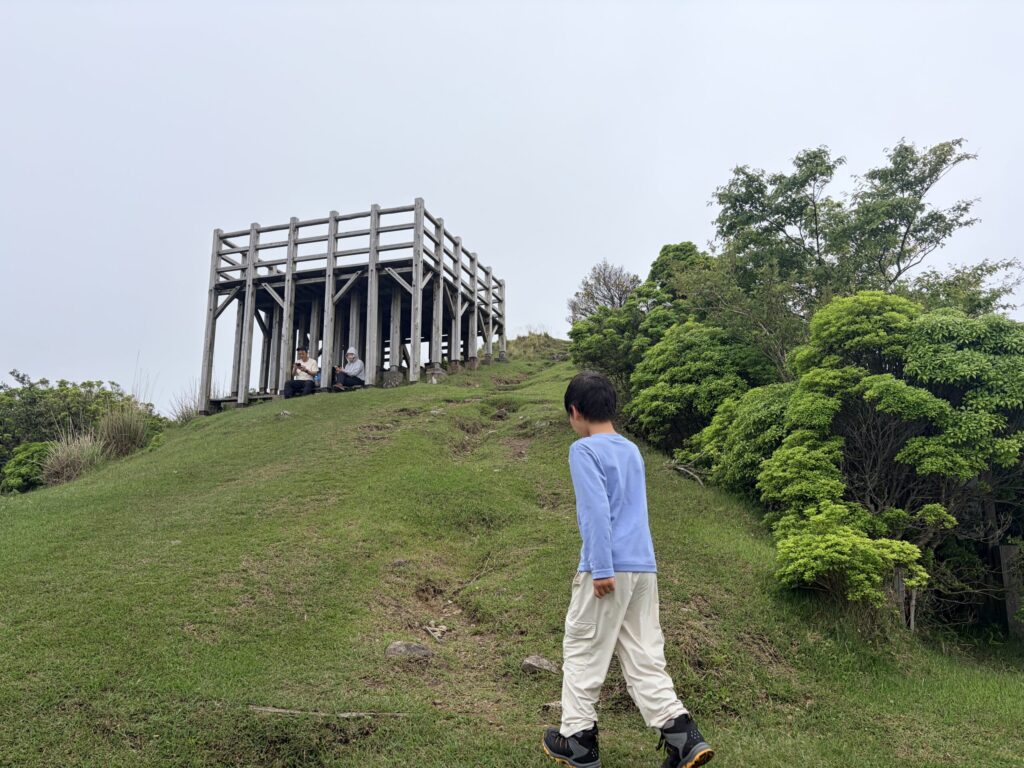 経ヶ峰山頂間近の展望台前