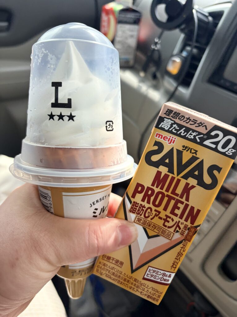 ソフトクリームとプロテイン飲料